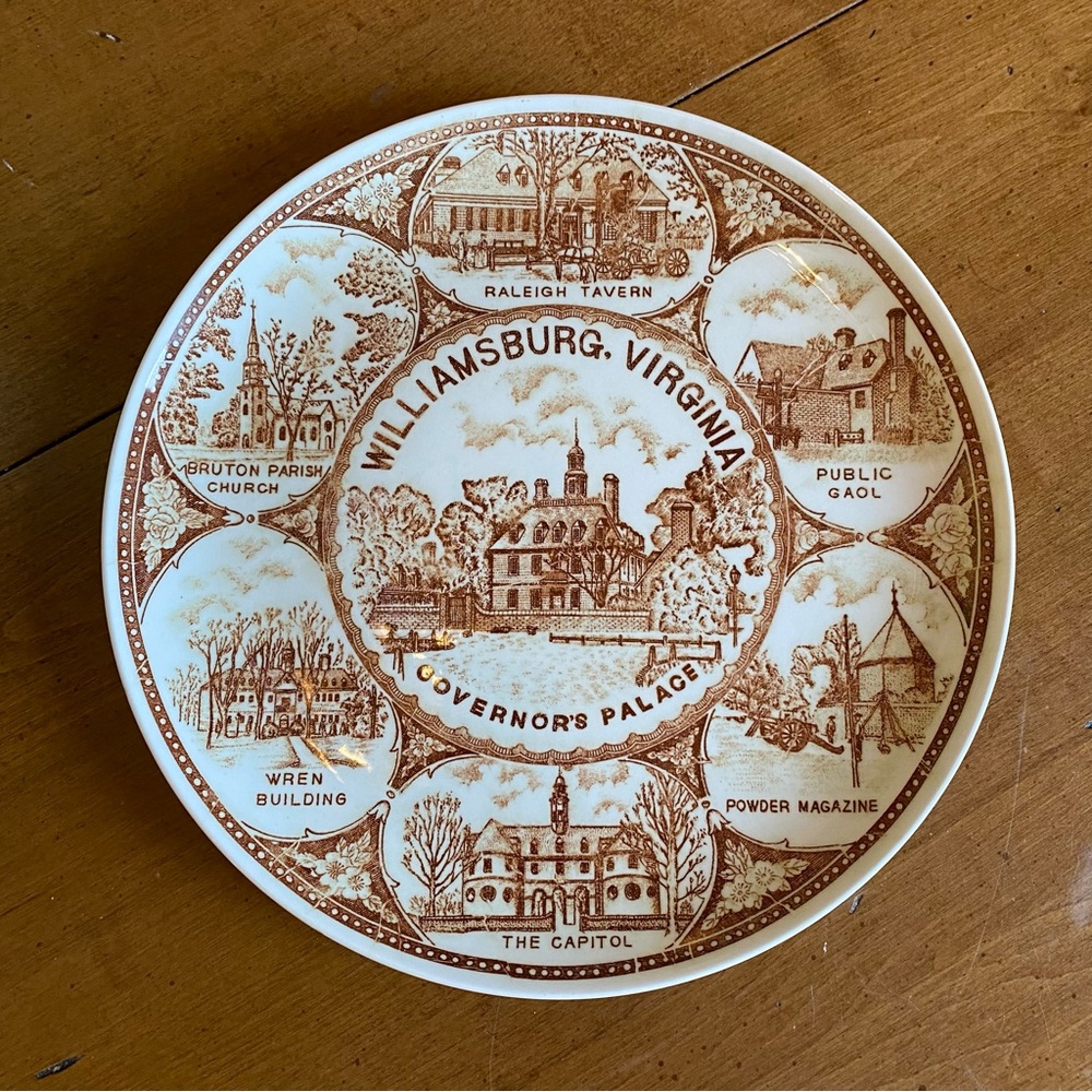 Williamsburg Virginia brown Transferware souvenir plate